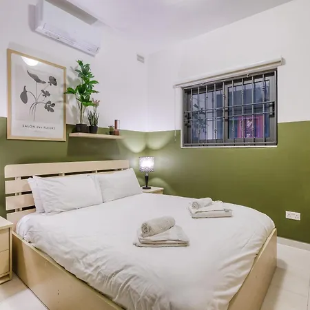Stylish & Spacious In The Heart Of Paceville By 360 Estates Appartamento San Giuliano