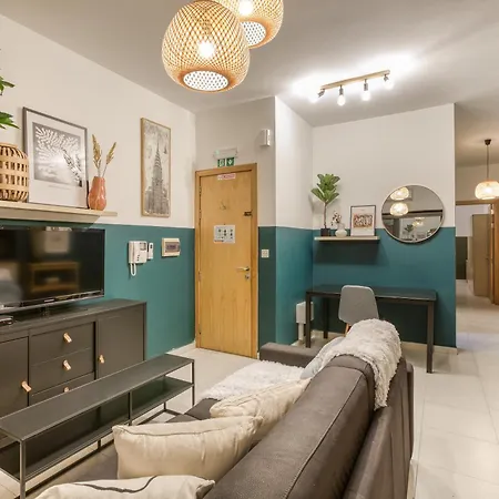 Stylish & Spacious In The Heart Of Paceville By 360 Estates Сент Джулианс