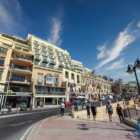 Апартаменты Stylish & Spacious In The Heart Of Paceville By 360 Estates Сент Джулианс
